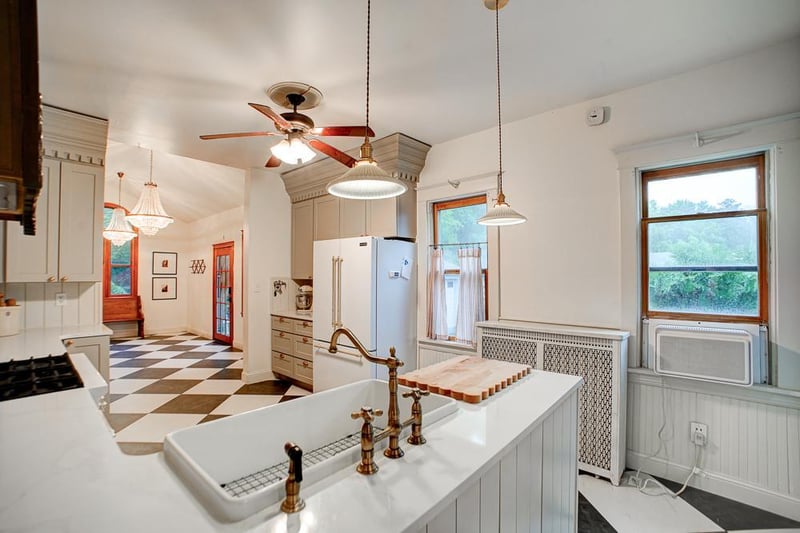 204 State St E, Dresser, WI 54009