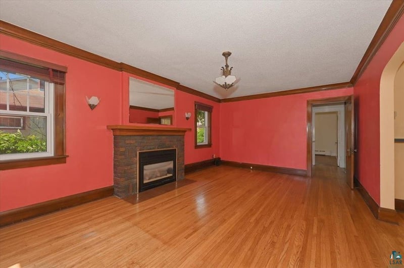 4505 W 7th St, Duluth, MN 55807