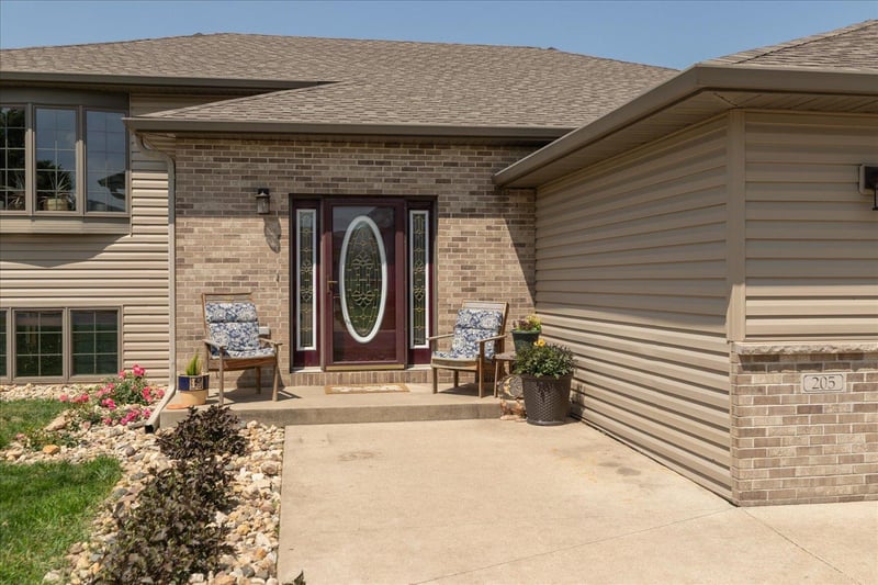 205 10th Ave SE, Kasson, MN 55944