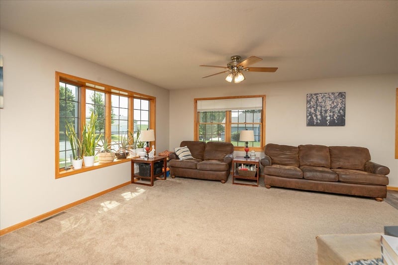 205 10th Ave SE, Kasson, MN 55944