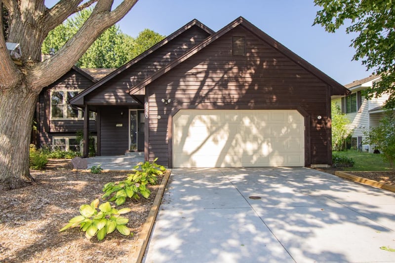 9820 Pierce St NE, Blaine, MN 55434