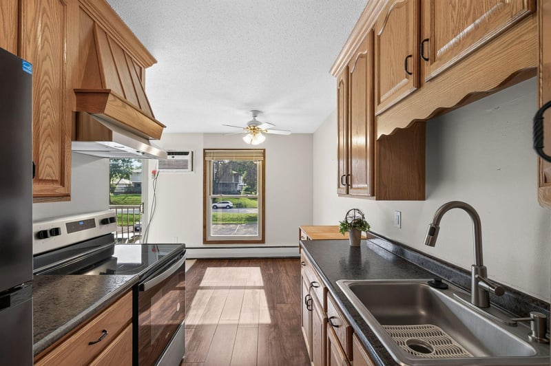 921 11th Ave S #5, Hopkins, MN 55343