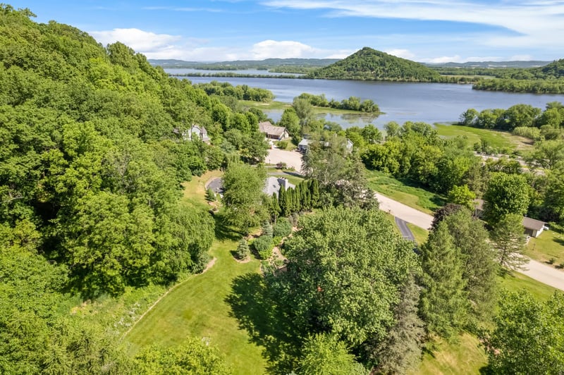 39109 Karen Ct, Winona, MN 55987
