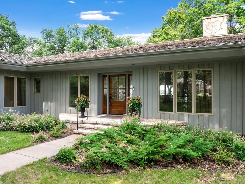 22 Evergreen Rd, North Oaks, MN 55127