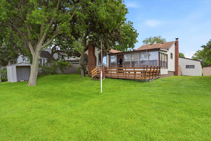 10226 S Shore Dr, Plymouth, MN 55441