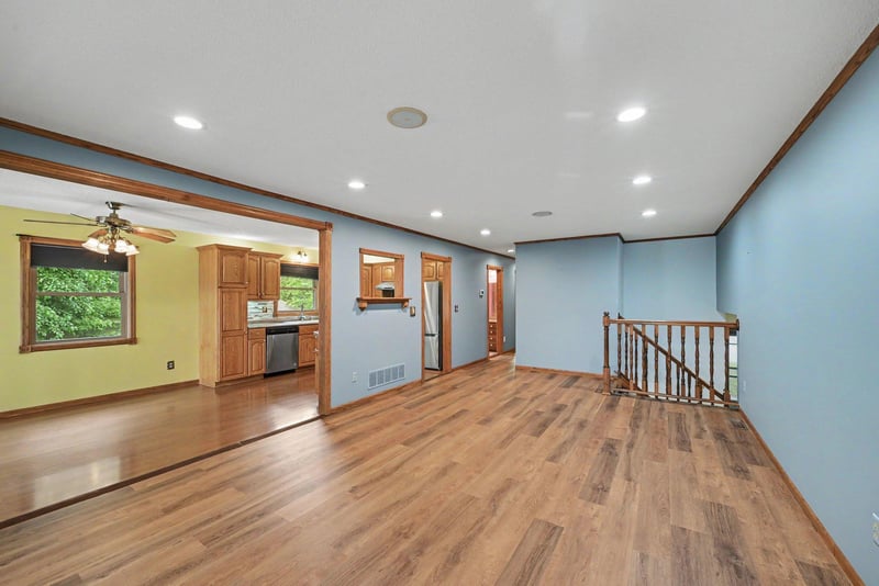 2288 Phylis Ct E, Maplewood, MN 55119