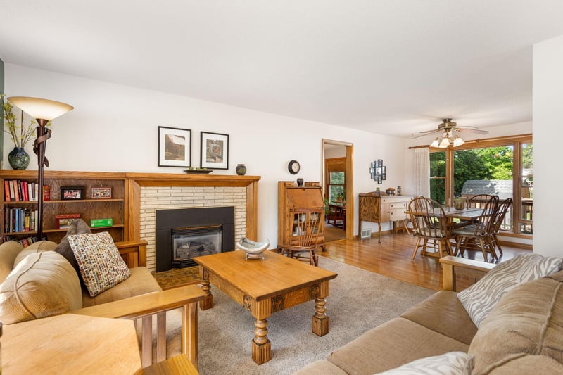 415 N 8th St, River Falls, WI 54022