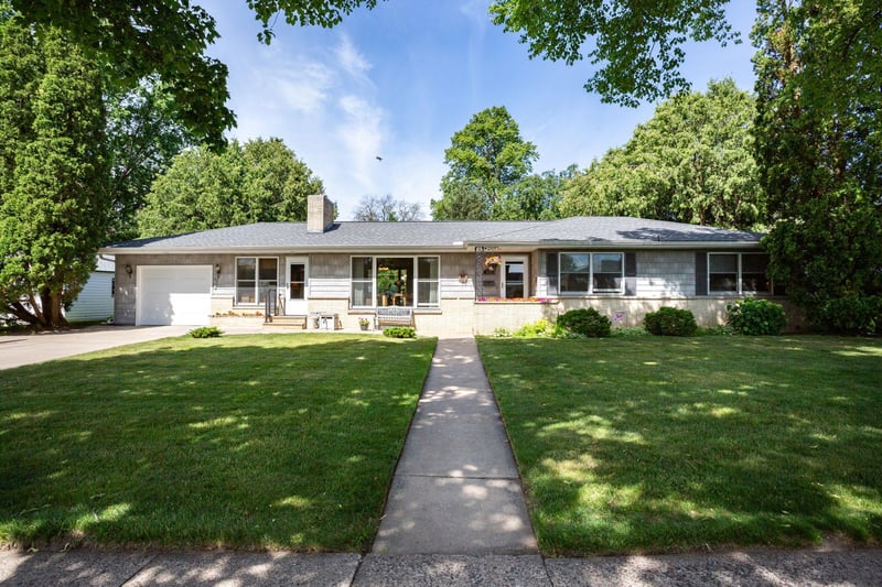 415 N 8th St, River Falls, WI 54022