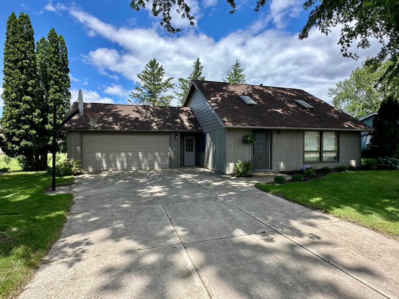 506 Lincoln St NW, Adams, MN 55909