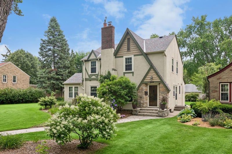 5636 Edgewater Blvd, Minneapolis, MN 55417