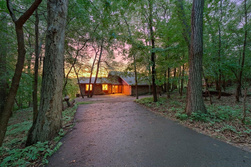 8000 Hill Trl N, Lake Elmo, MN 55042