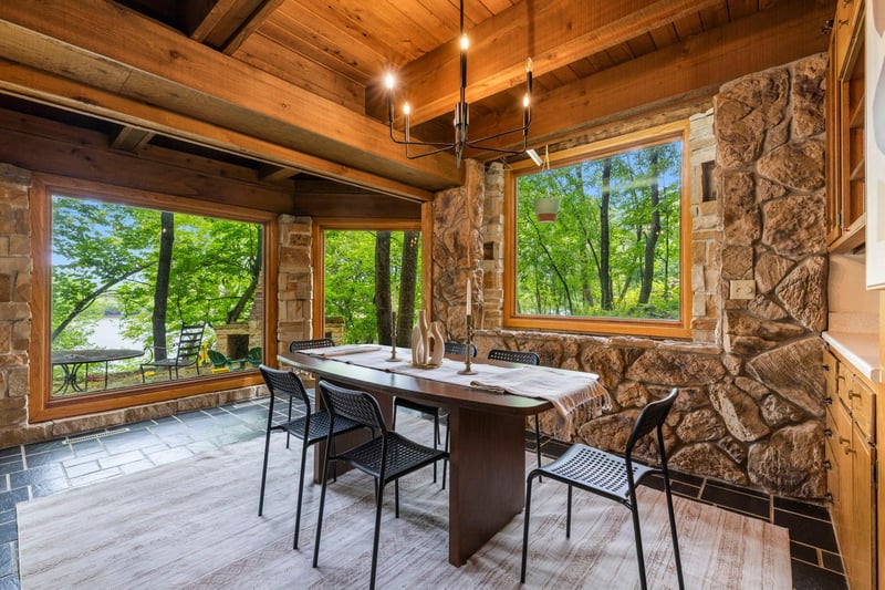 8000 Hill Trl N, Lake Elmo, MN 55042
