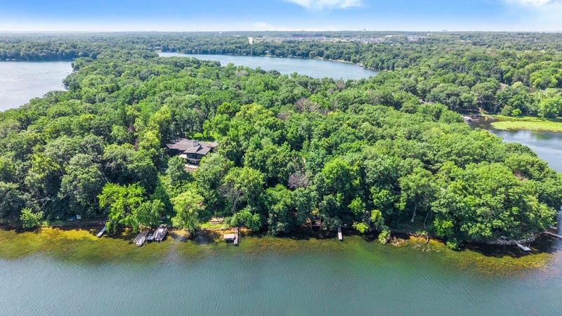 8000 Hill Trl N, Lake Elmo, MN 55042