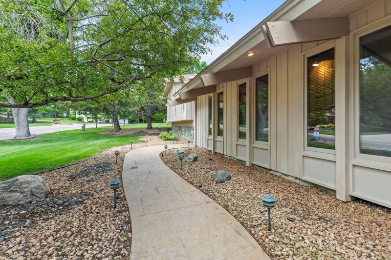 7105 Gleason Rd, Edina, MN 55439