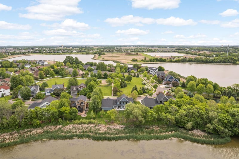 6439 W Laketowne Dr, Albertville, MN 55301