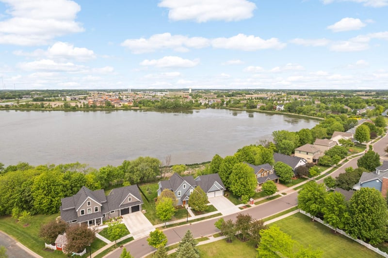 6439 W Laketowne Dr, Albertville, MN 55301