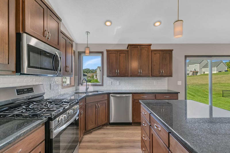 5869 Deer St, Monticello, MN 55362