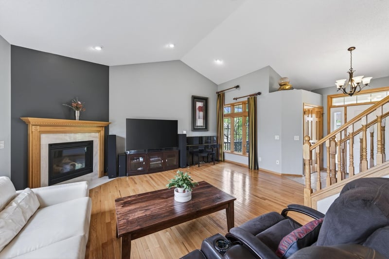 1511 Oakview Ct, Hugo, MN 55038