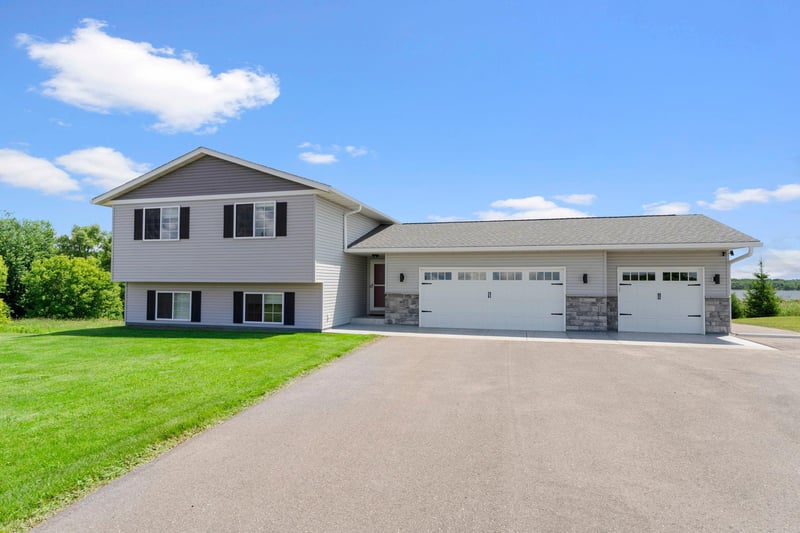 48089 Autumn Ct, Stanchfield, MN 55080