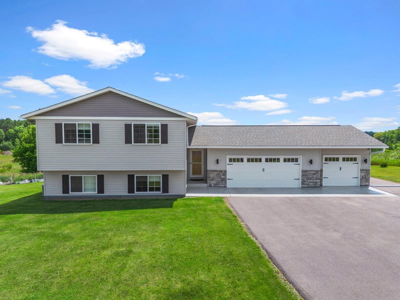 48089 Autumn Ct, Stanchfield, MN 55080