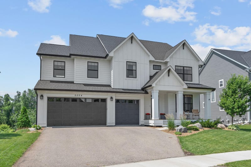 5054 Boulder Ln, Chaska, MN 55318