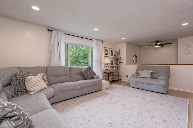 129 Mary Cir, North Mankato, MN 56003