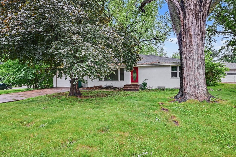 1708 Lydia Ave W, Roseville, MN 55113
