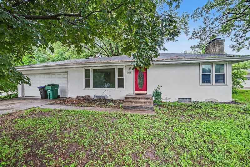 1708 Lydia Ave W, Roseville, MN 55113