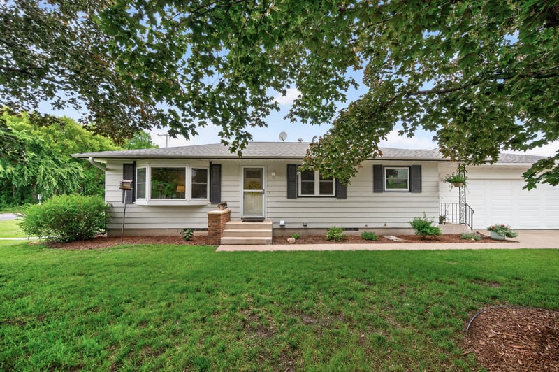 311 Sophia Ave, Hamburg, MN 55339