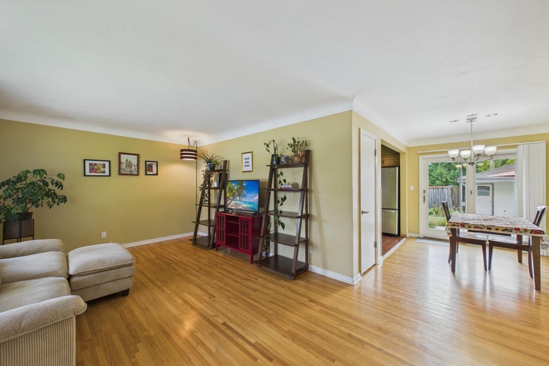 2874 Virginia Ave, Roseville, MN 55113