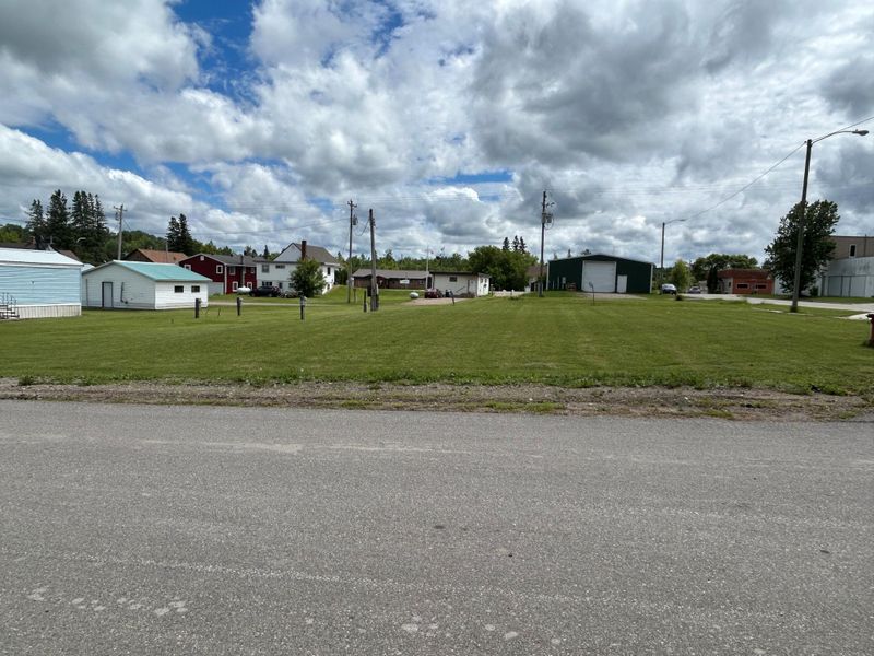 12206 3rd St, Northome, MN 56661