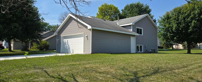 524 Wood Way, Burnsville, MN 55337
