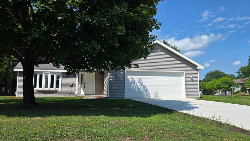 524 Wood Way, Burnsville, MN 55337