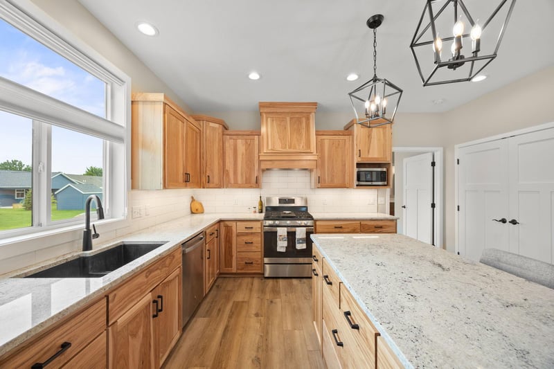 173 Eau Claire Ave SE, Hutchinson, MN 55350