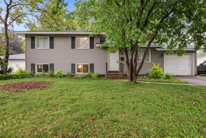 9325 Northwood Pw N, New Hope, MN 55427