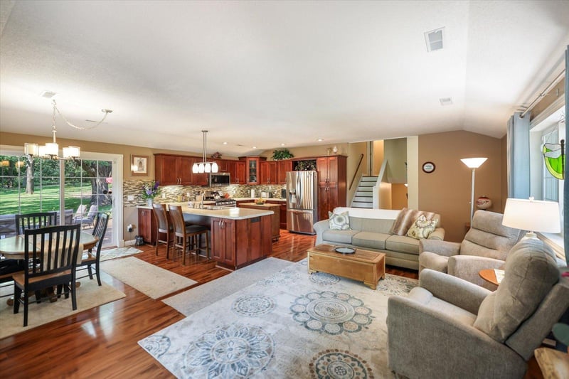 19322 Linnet St NW, Oak Grove, MN 55011