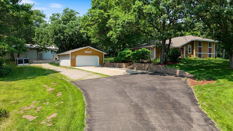 19322 Linnet St NW, Oak Grove, MN 55011