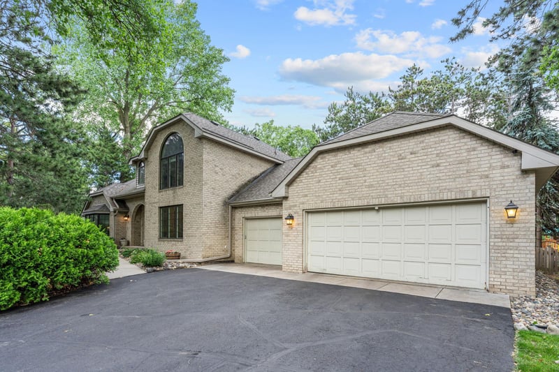 1315 Donegal Dr, Woodbury, MN 55125