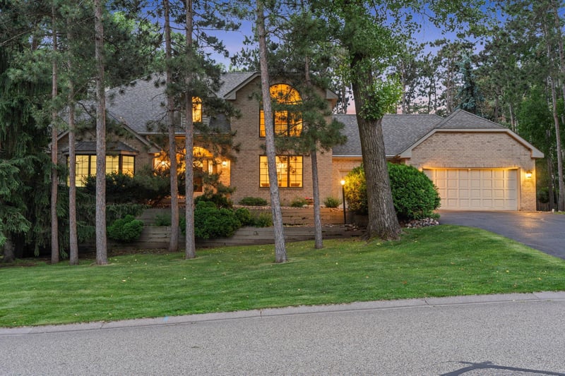 1315 Donegal Dr, Woodbury, MN 55125