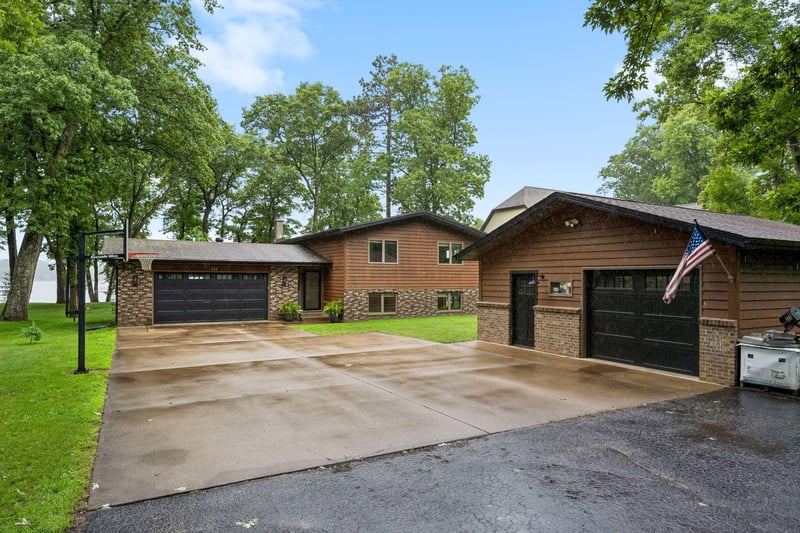 222 2nd St SE, Crosby, MN 56441