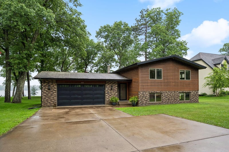 222 2nd St SE, Crosby, MN 56441