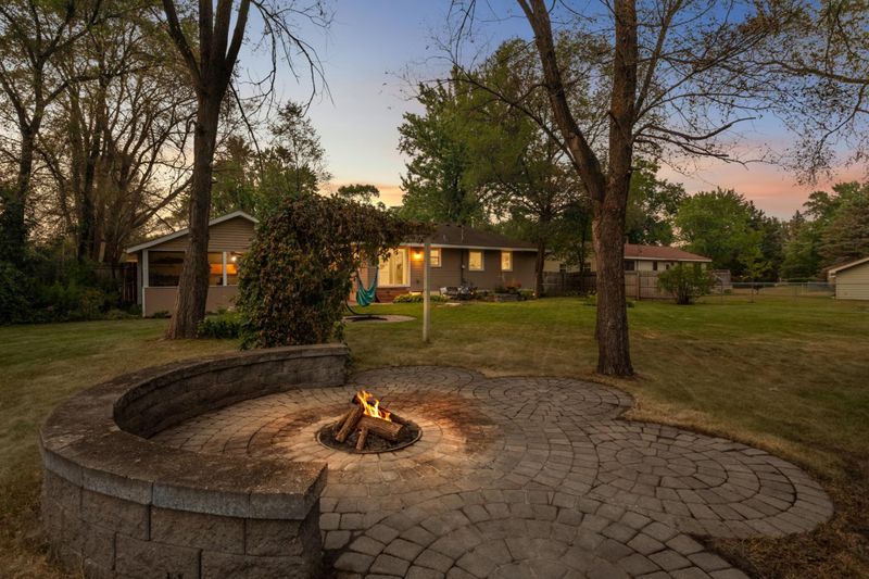 725 82nd Ave N, Brooklyn Park, MN 55444