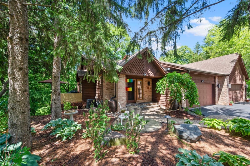 6884 Stonewood Ct, Eden Prairie, MN 55346