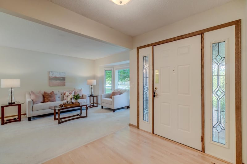 2201 Ferris Ln, Roseville, MN 55113