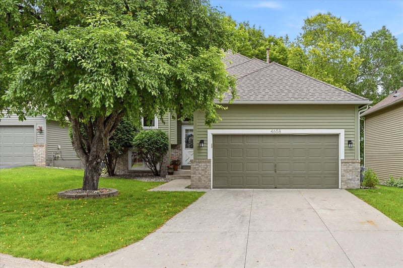 4658 Wildwood St, Eagan, MN 55122