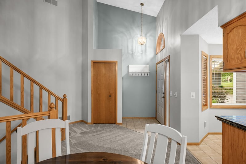 2716 River Woods Ln, Burnsville, MN 55337