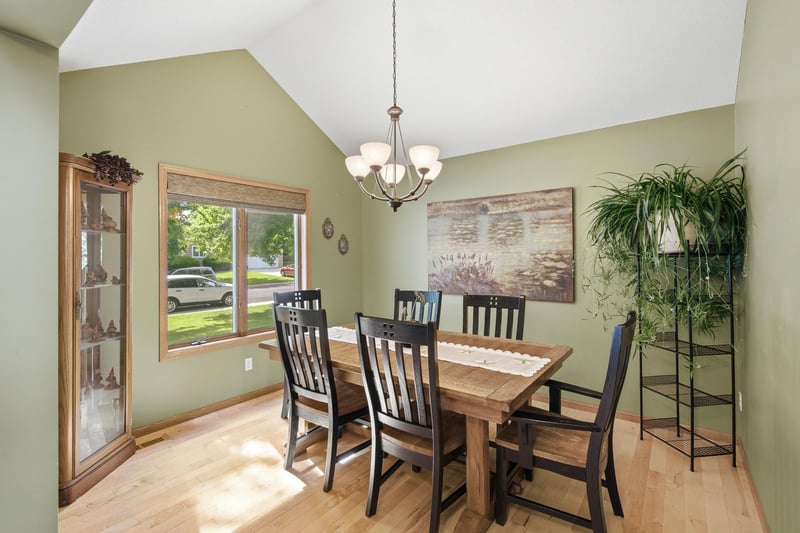 1576 La Mar Dr, Mankato, MN 56003