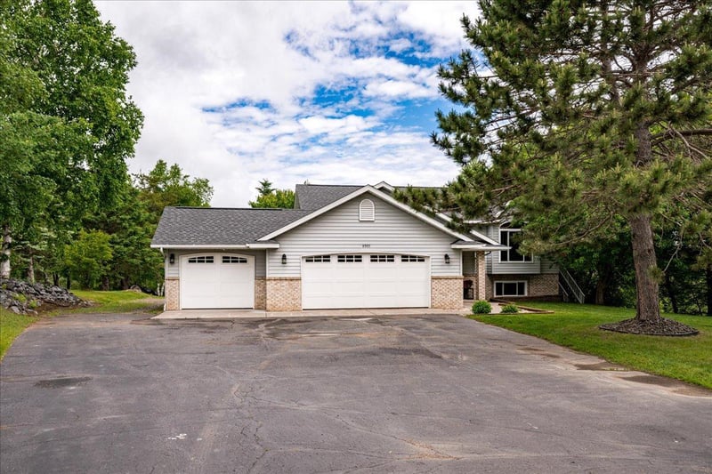 4909 Whitetail Dr, Hermantown, MN 55811