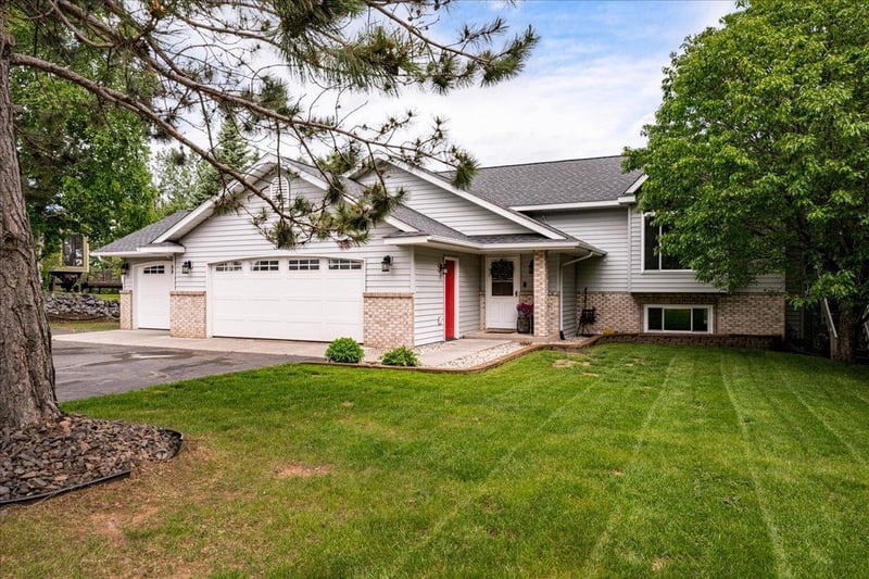4909 Whitetail Dr, Hermantown, MN 55811