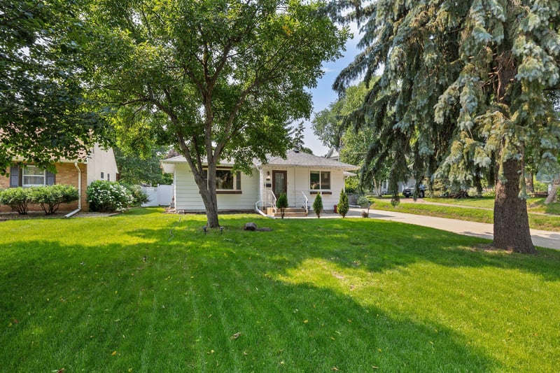 2812 30th Ave NE, Saint Anthony, MN 55418